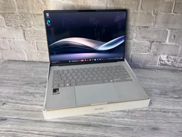 ASUS Zenbook A14 – Snapdragon X Elite – 32GB RAM – 1TB SSD - photo 1